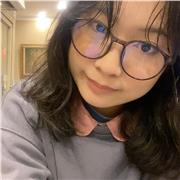 Une étudiante avec un certificat d'anglais B2 qui étudie à l’école de commerce Audencia (English Track)